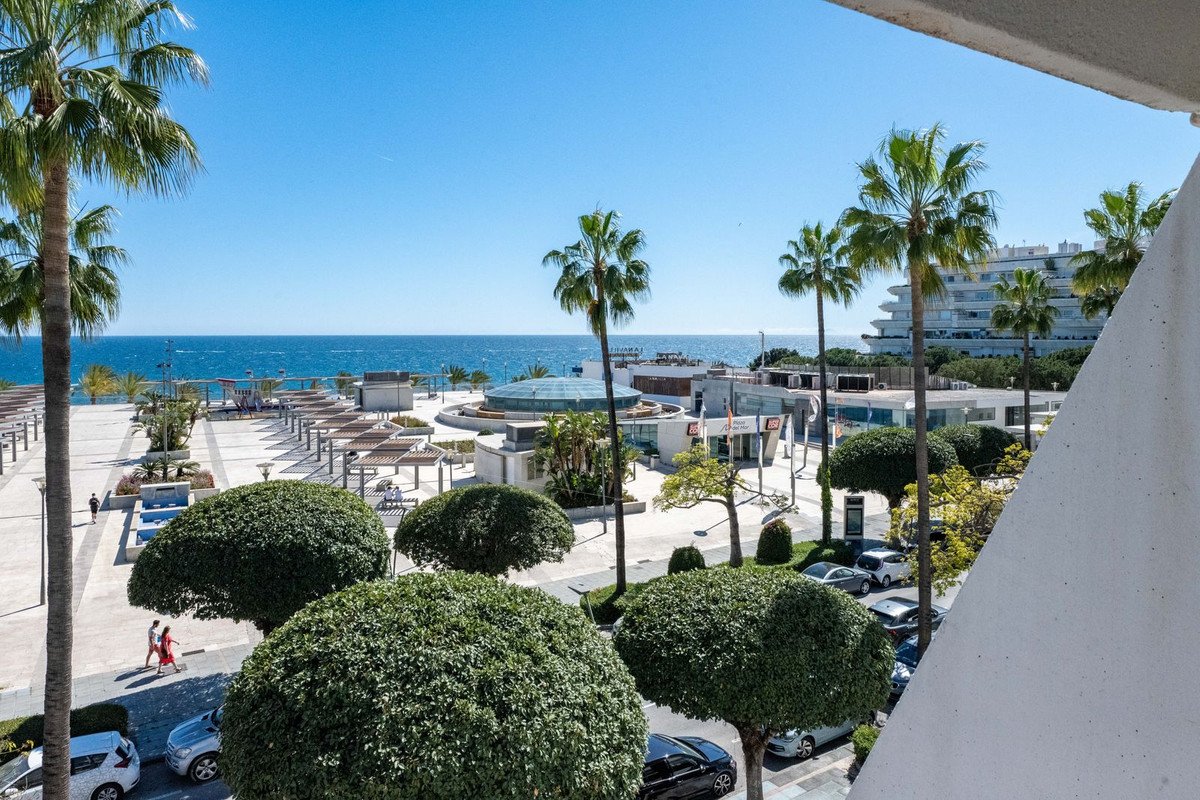 3 Bed Middle Floor Apartment in Marbella