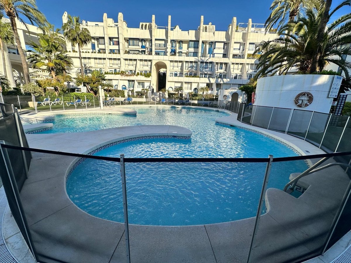 3 Bed Middle Floor Apartment in Marbella