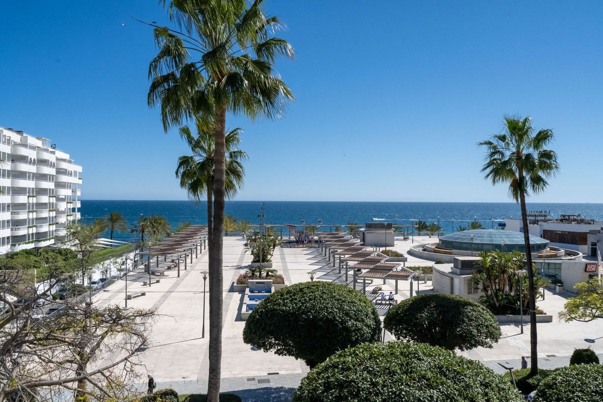 3 Bed Middle Floor Apartment in Marbella
