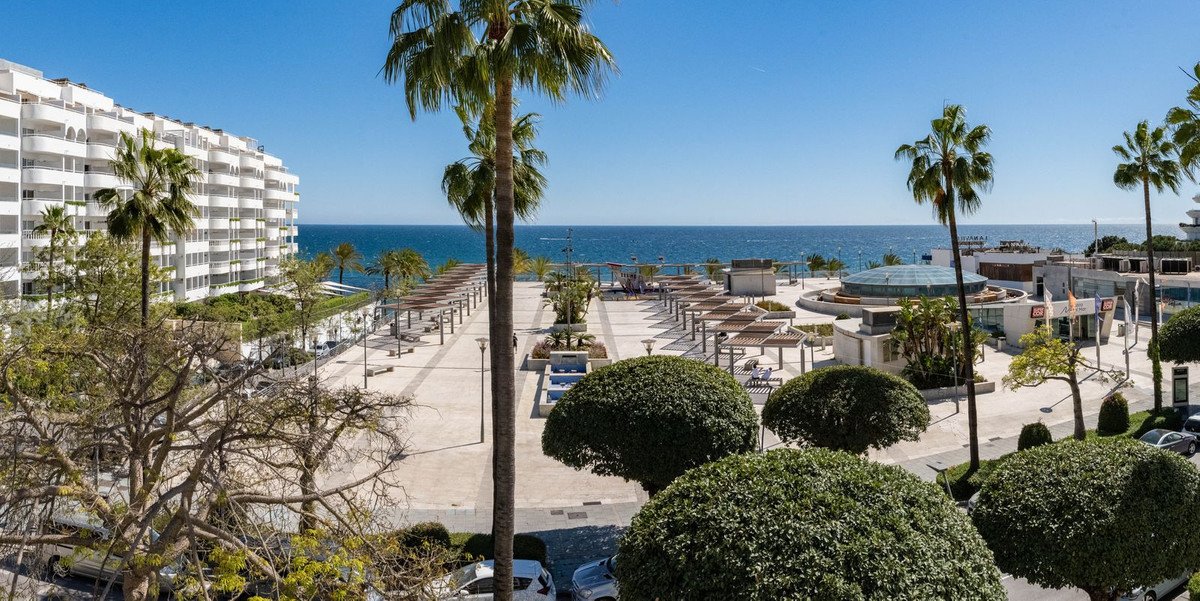 3 Bed Middle Floor Apartment in Marbella