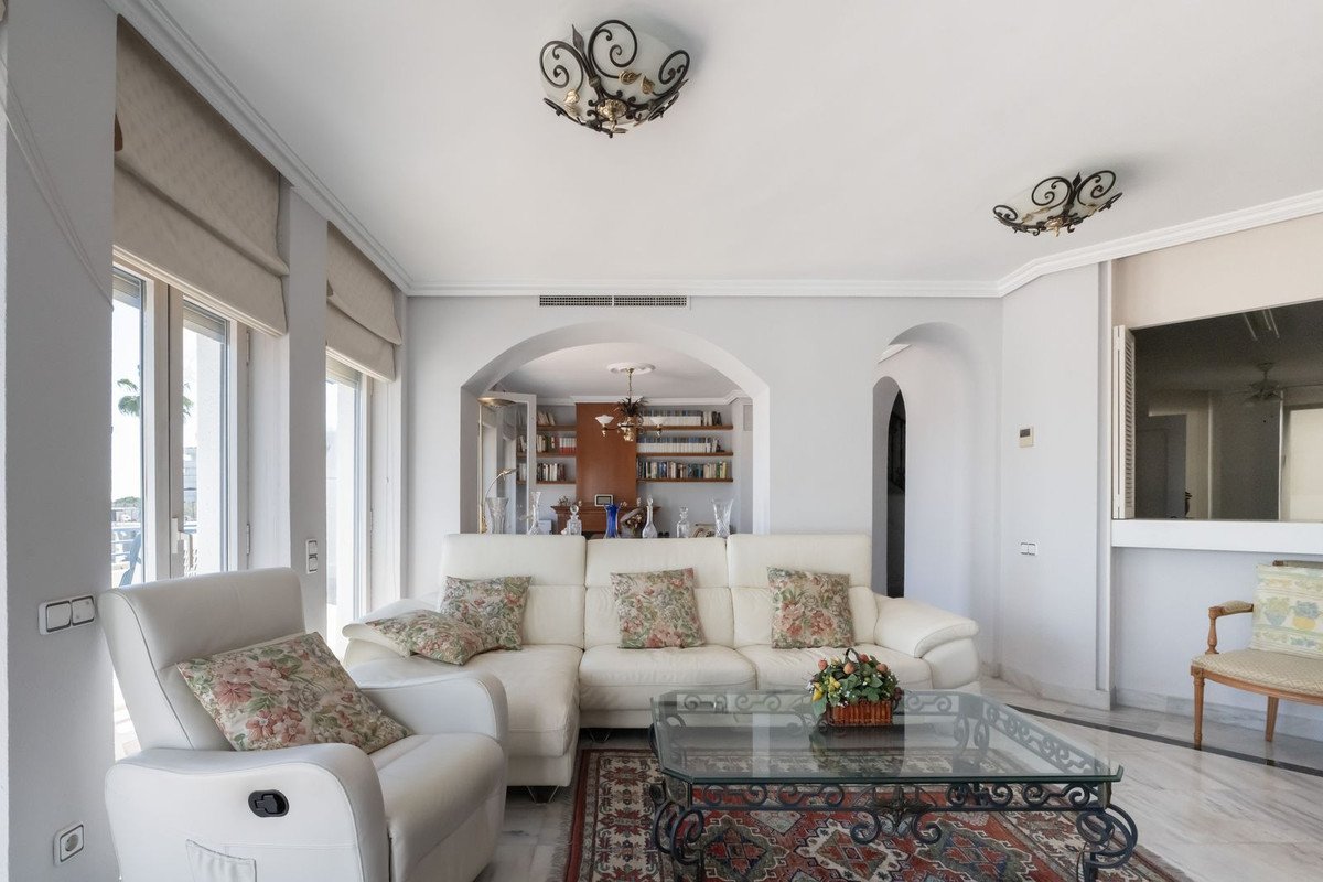3 Bed Middle Floor Apartment in Marbella