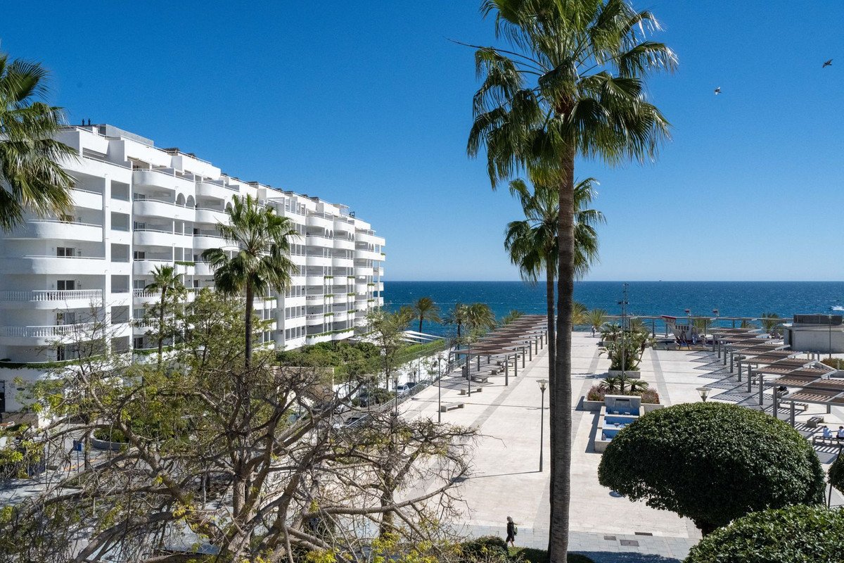 3 Bed Middle Floor Apartment in Marbella