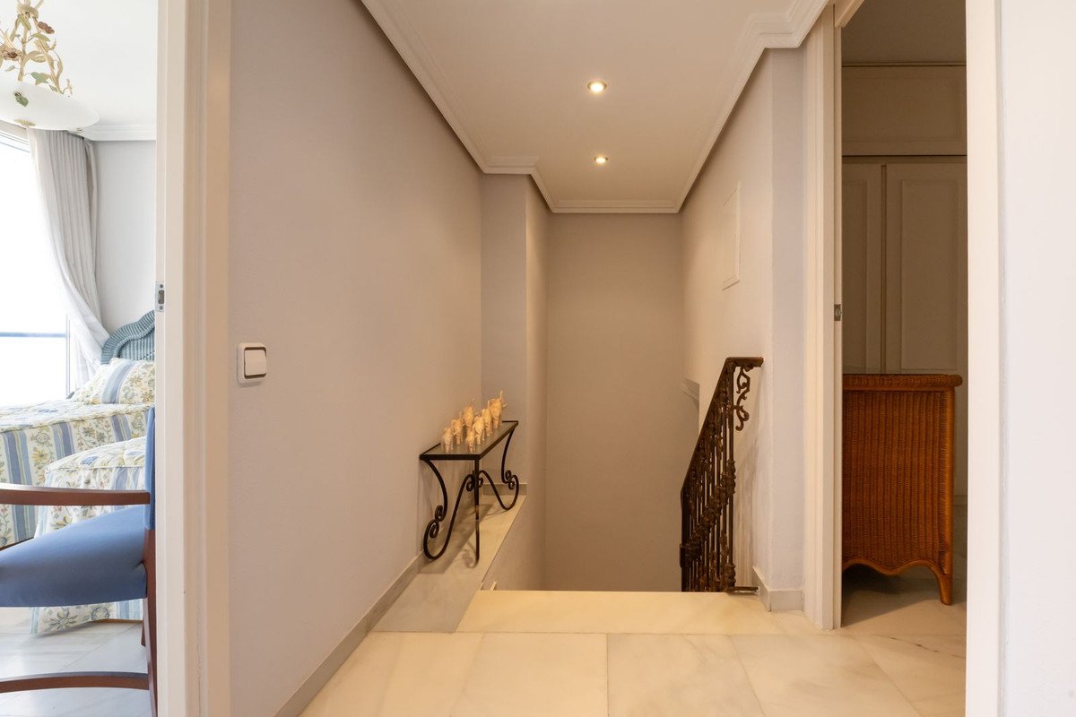 3 Bed Middle Floor Apartment in Marbella