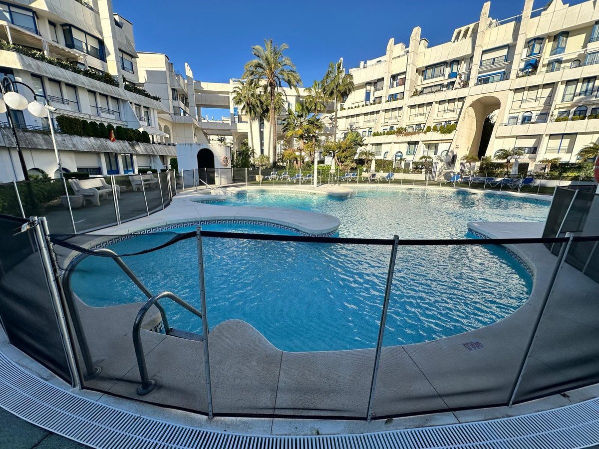 3 Bed Middle Floor Apartment in Marbella