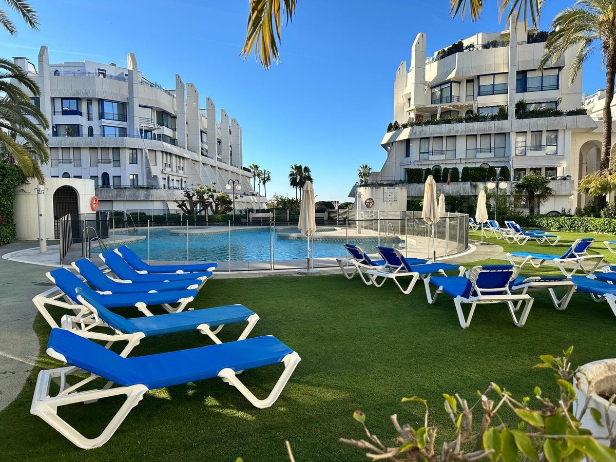 3 Bed Middle Floor Apartment in Marbella