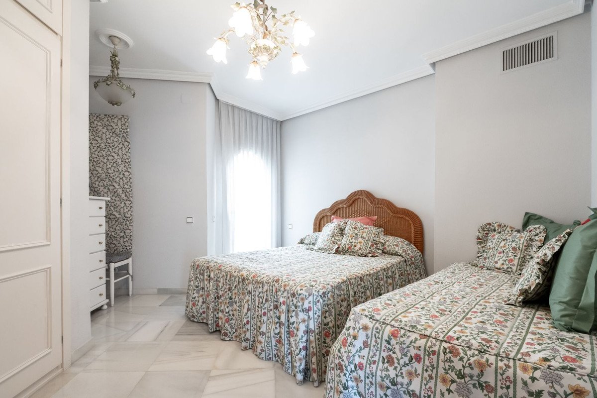 3 Bed Middle Floor Apartment in Marbella