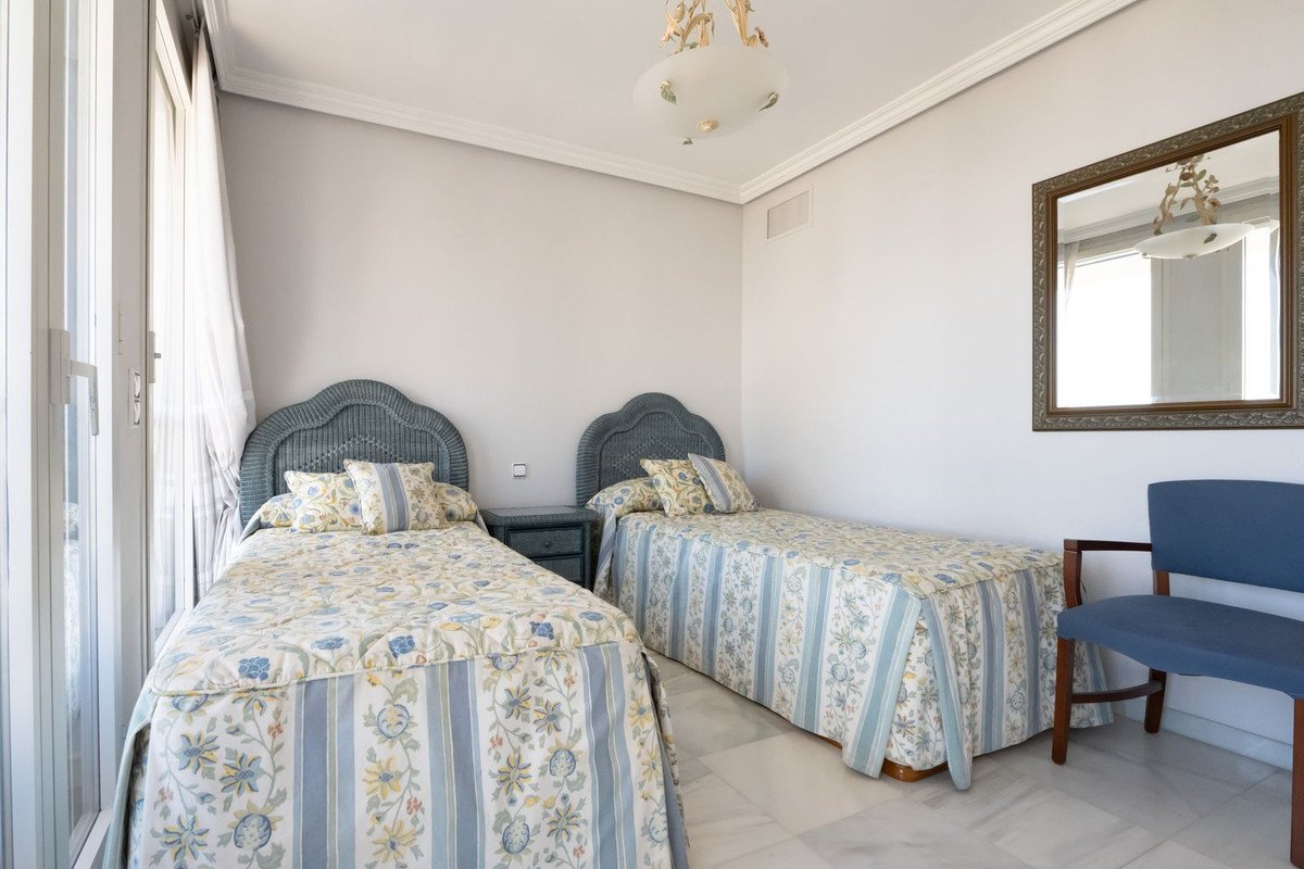 3 Bed Middle Floor Apartment in Marbella