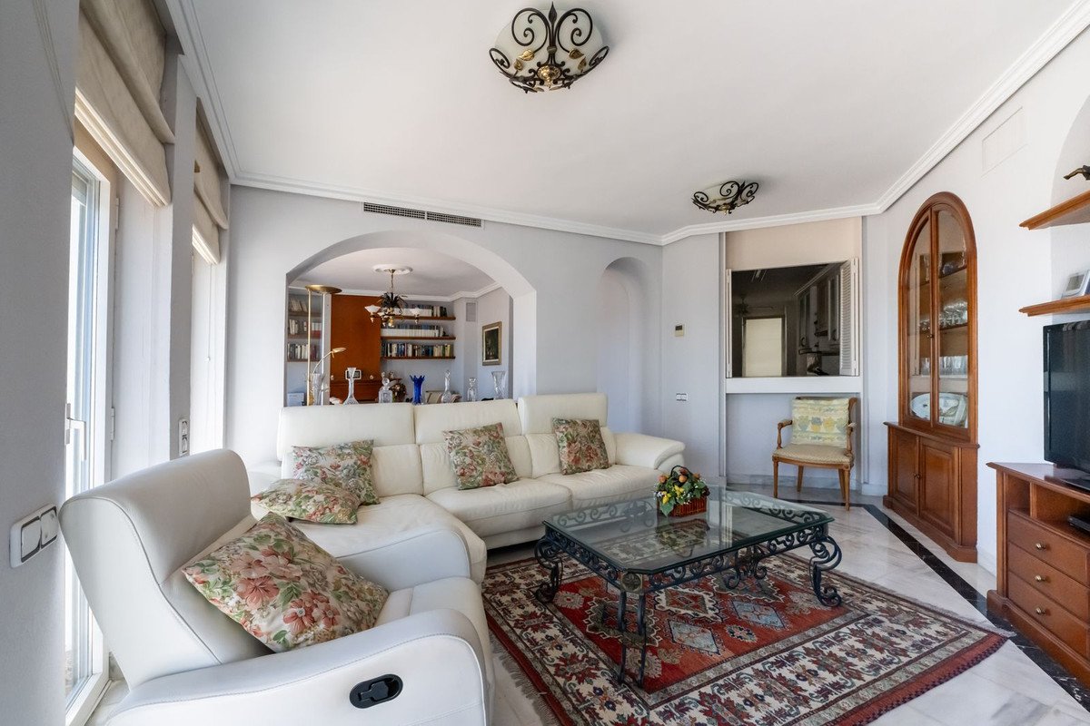 3 Bed Middle Floor Apartment in Marbella