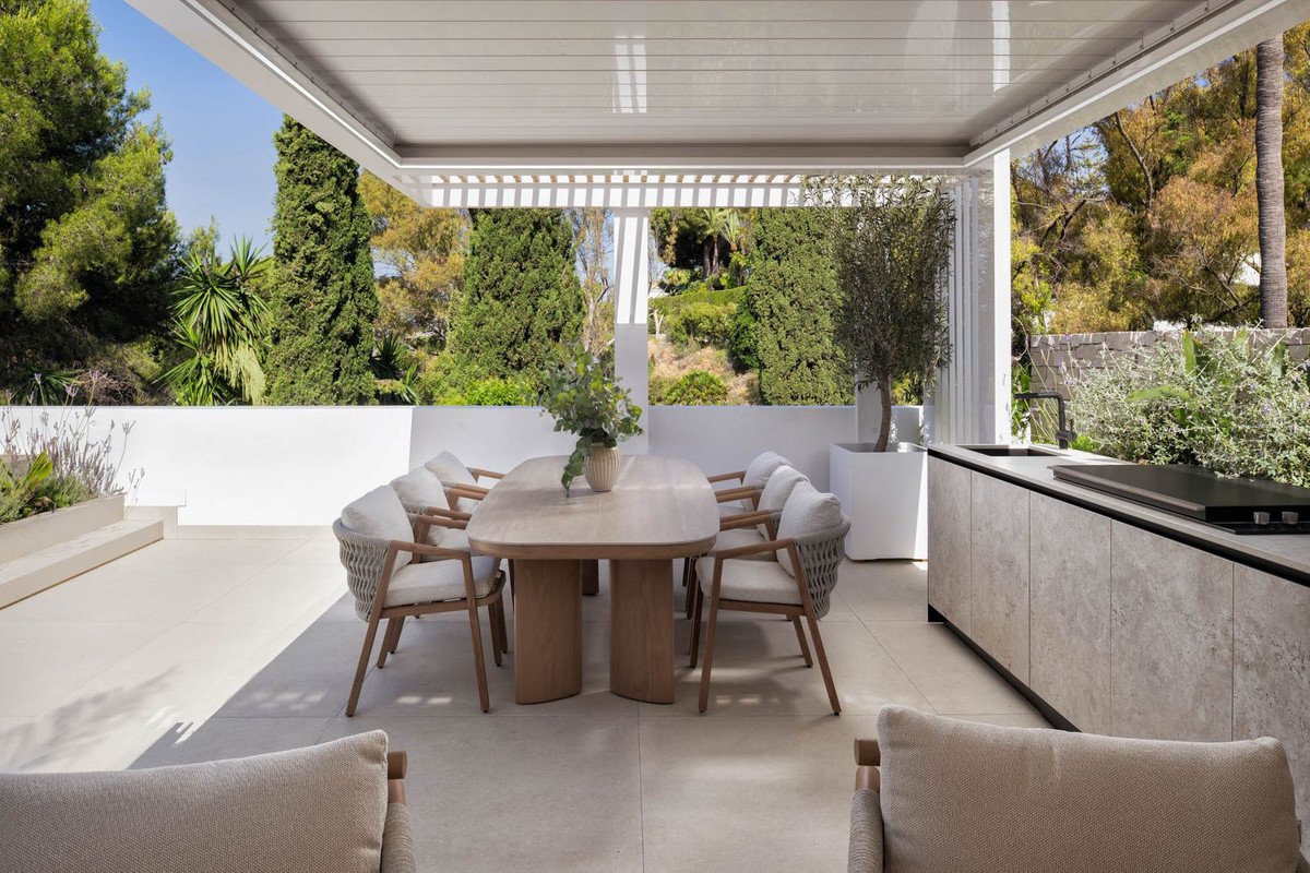 4 Bed Penthouse in The Golden Mile