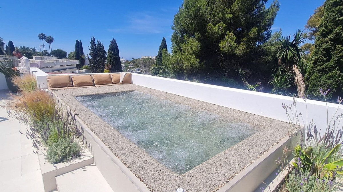 4 Bed Penthouse in The Golden Mile