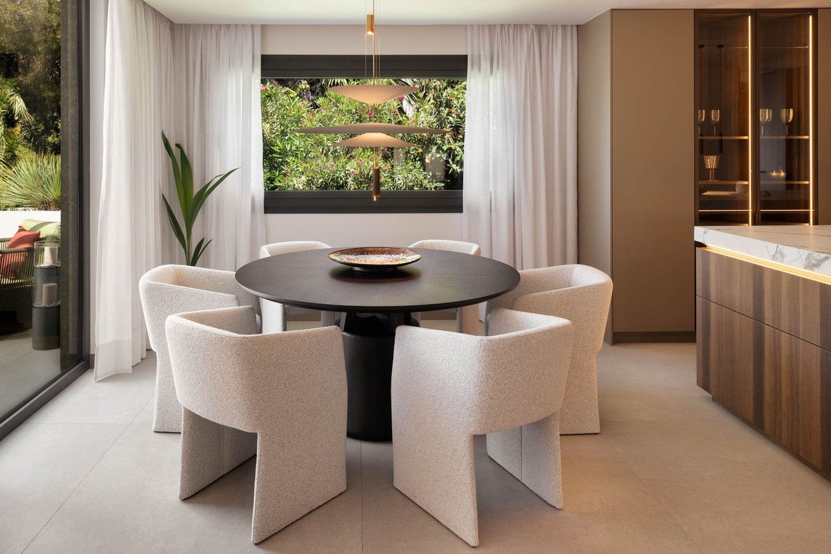 4 Bed Penthouse in The Golden Mile