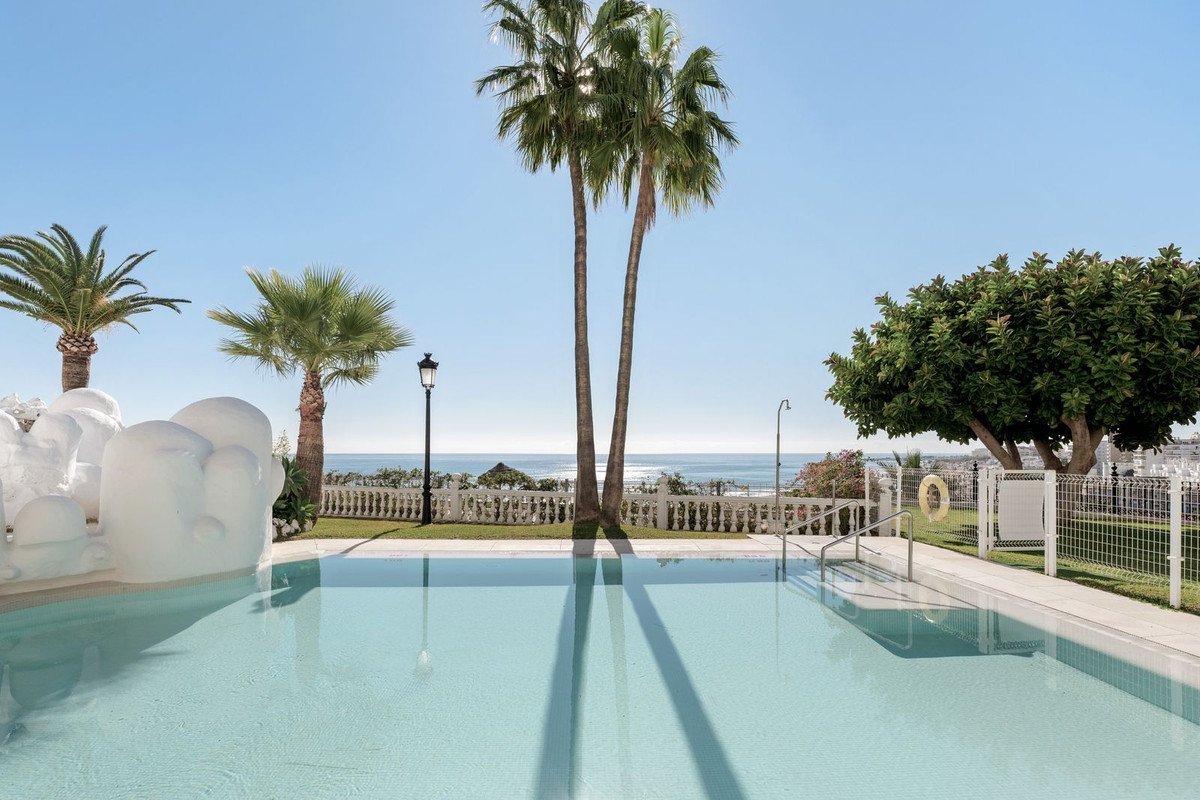 4 Bed Middle Floor Apartment in Torremolinos