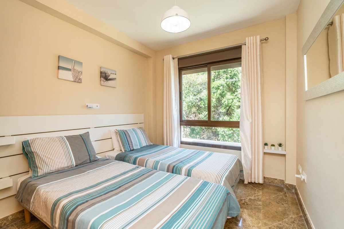 2 Bed Middle Floor Apartment in Selwo
