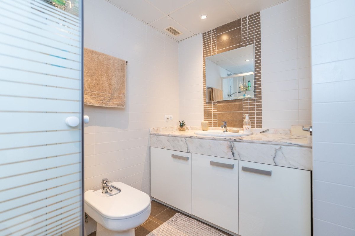 2 Bed Middle Floor Apartment in Selwo