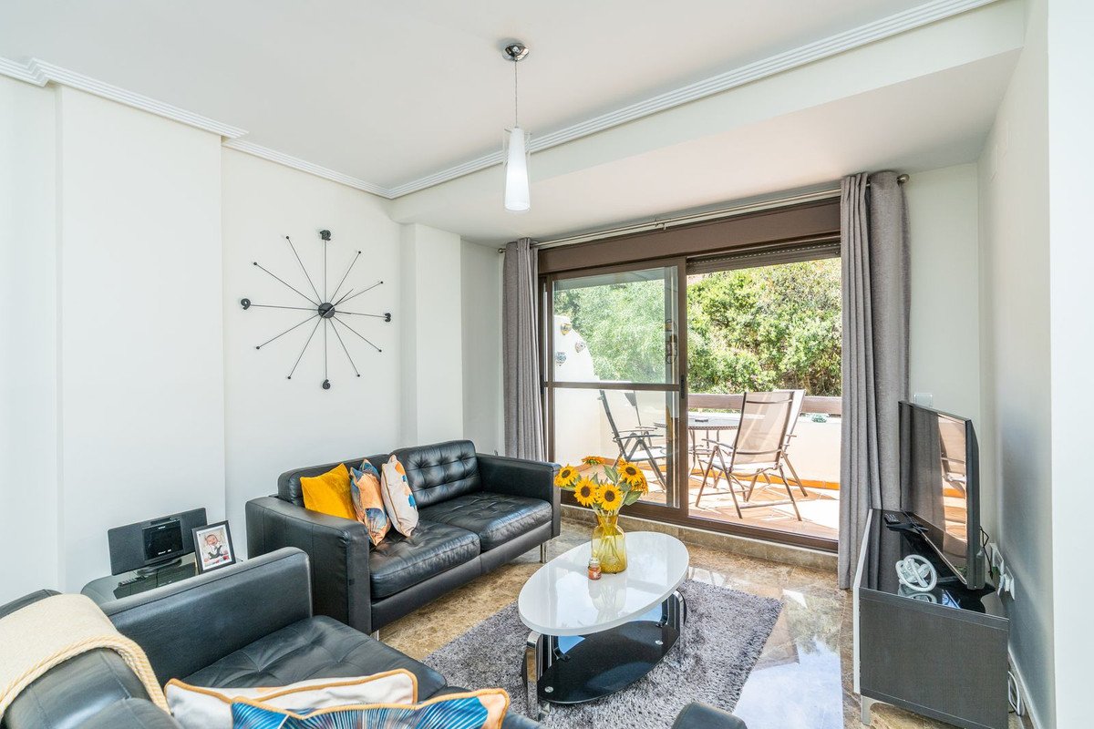2 Bed Middle Floor Apartment in Selwo