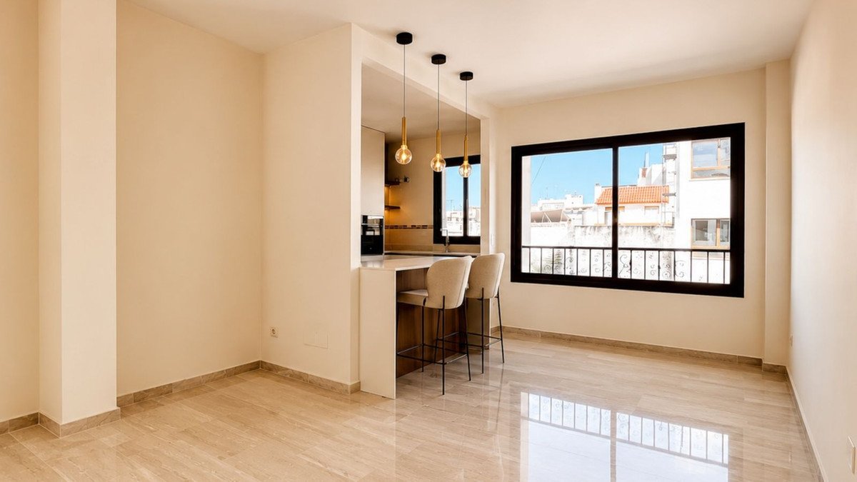 2 Bed Middle Floor Apartment in Estepona