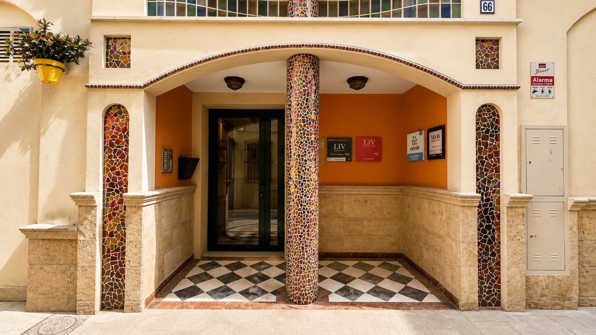 2 Bed Middle Floor Apartment in Estepona