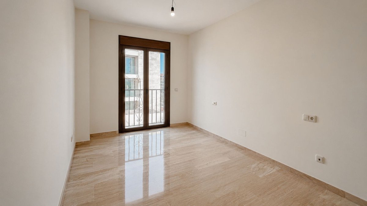 2 Bed Middle Floor Apartment in Estepona