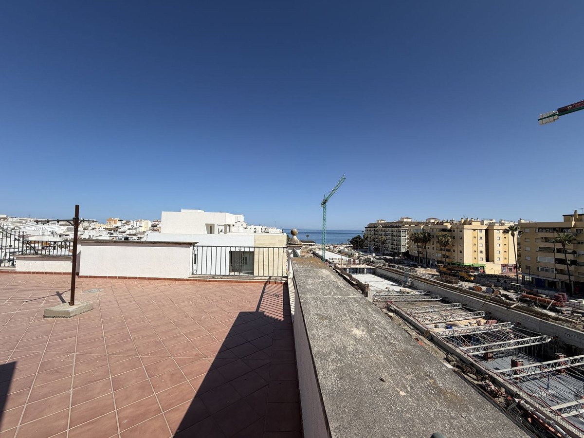 2 Bed Middle Floor Apartment in Estepona