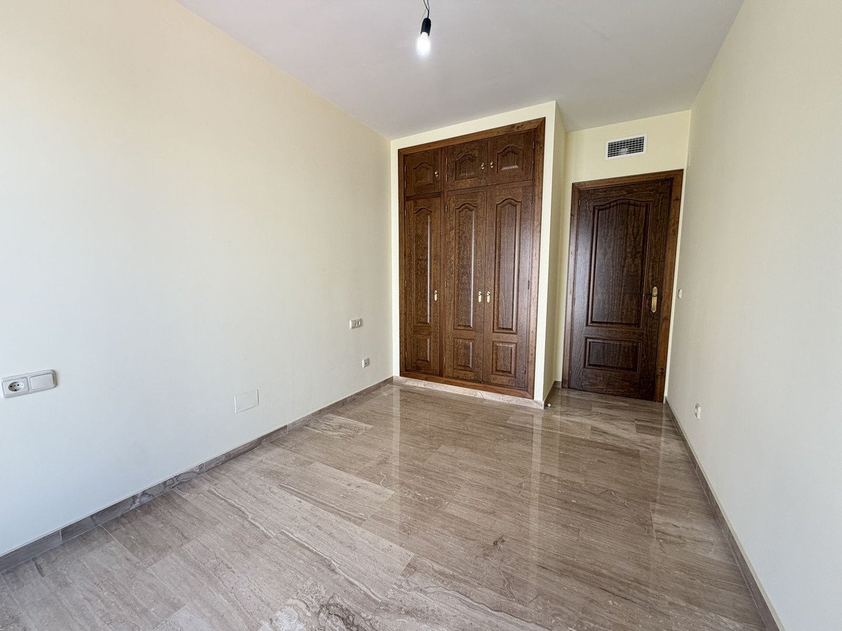 2 Bed Middle Floor Apartment in Estepona