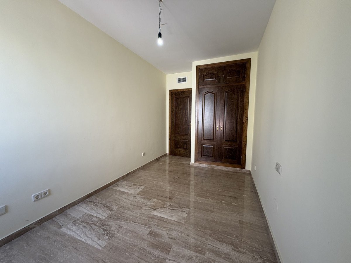 2 Bed Middle Floor Apartment in Estepona