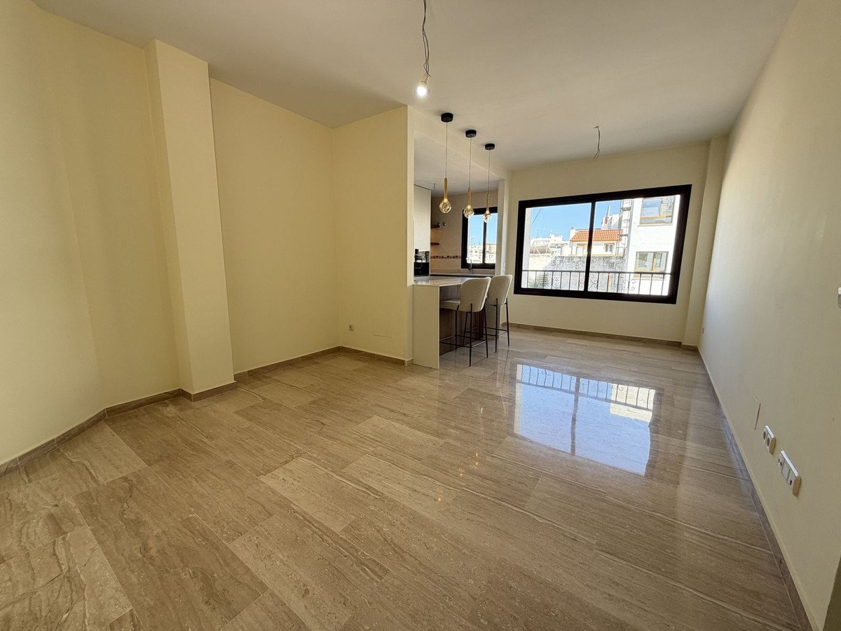 2 Bed Middle Floor Apartment in Estepona