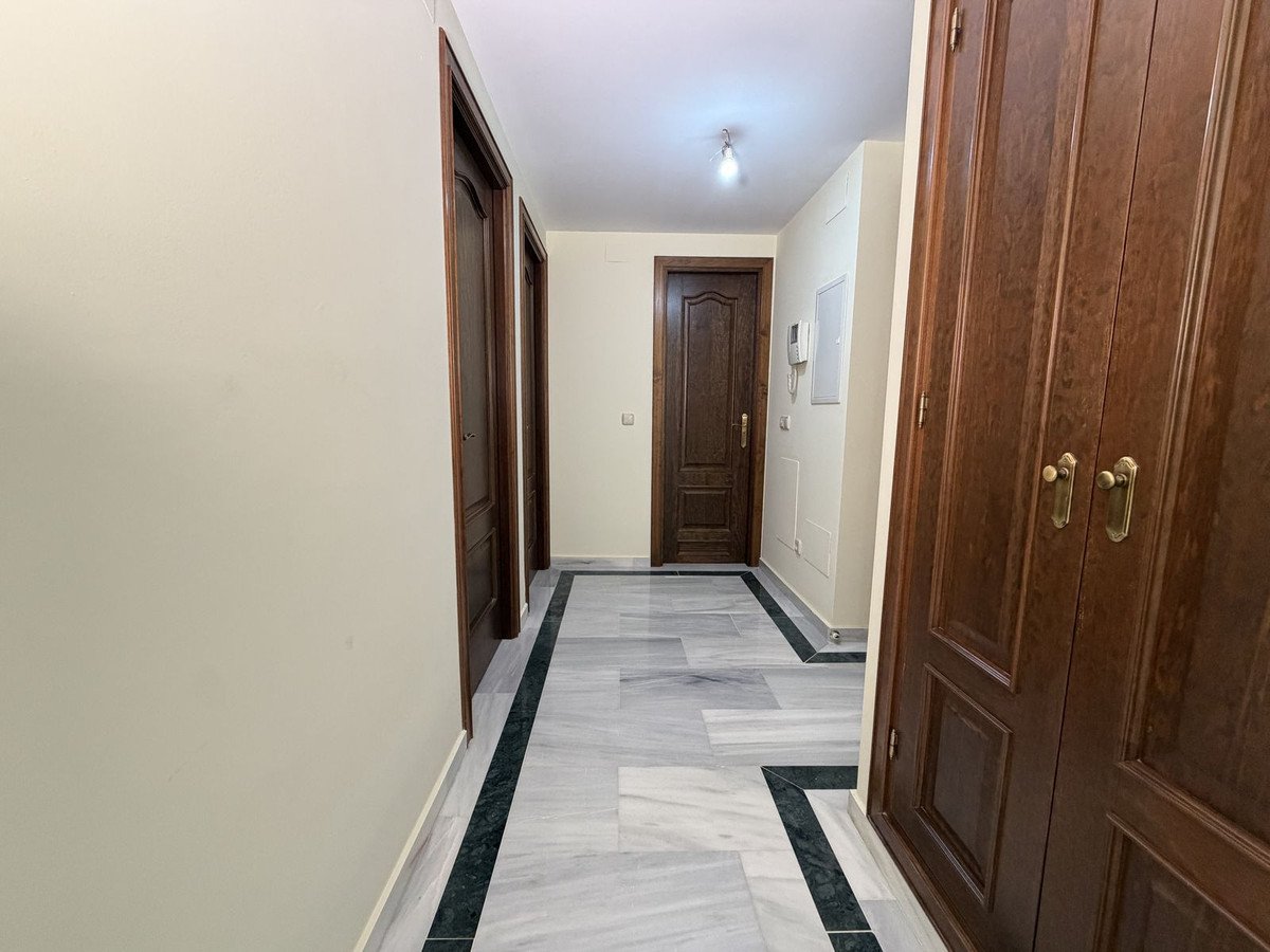 2 Bed Middle Floor Apartment in Estepona