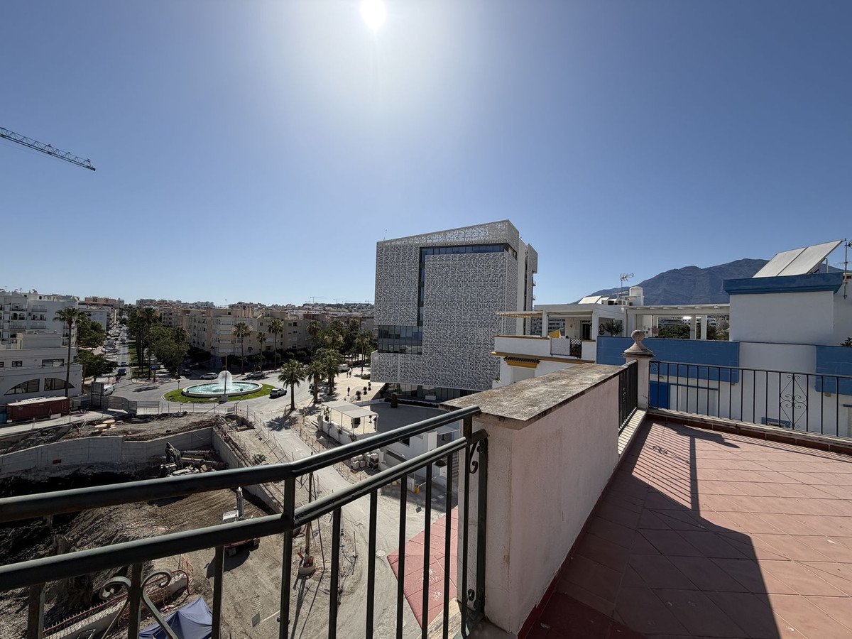 2 Bed Middle Floor Apartment in Estepona