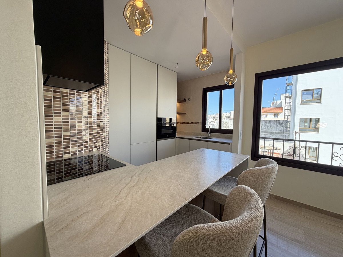2 Bed Middle Floor Apartment in Estepona