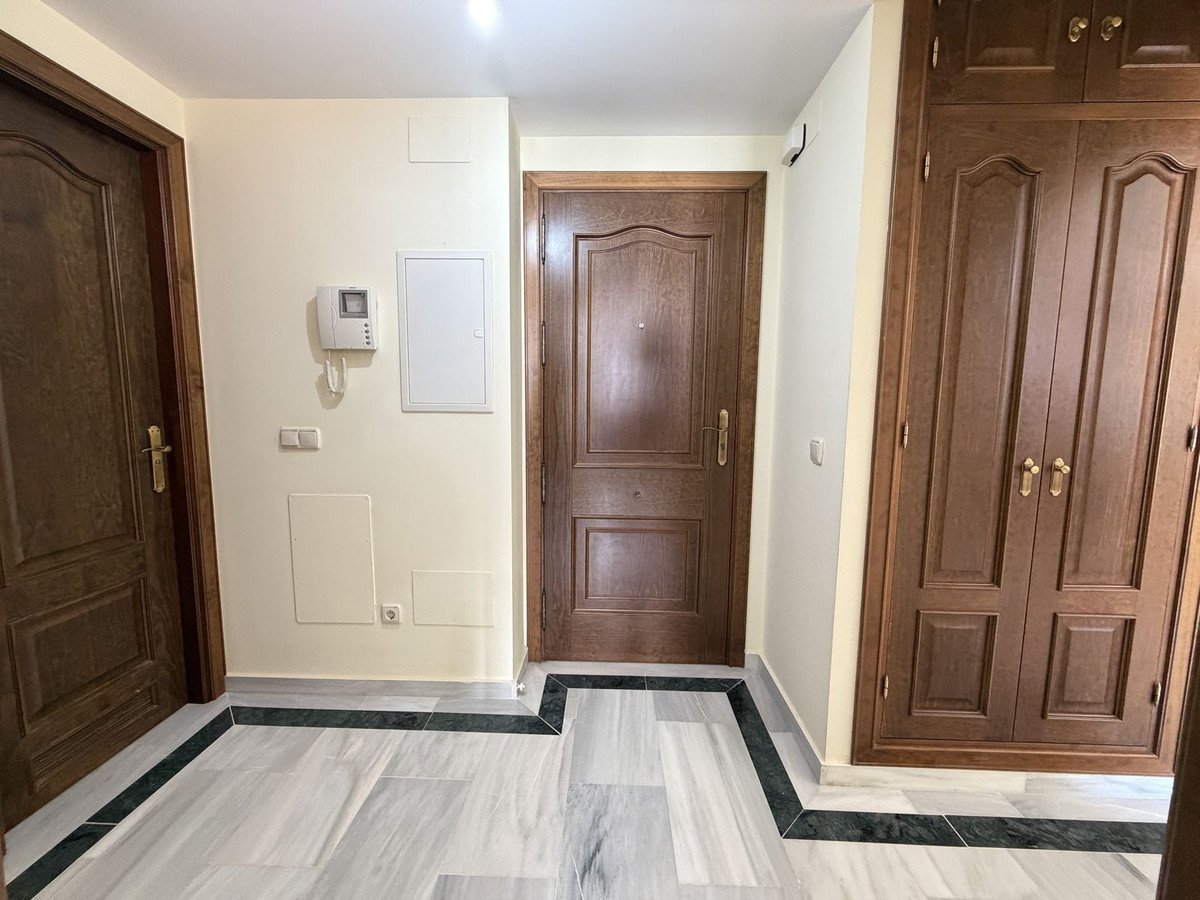 2 Bed Middle Floor Apartment in Estepona