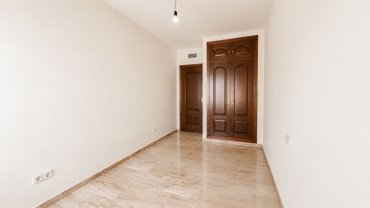 2 Bed Middle Floor Apartment in Estepona