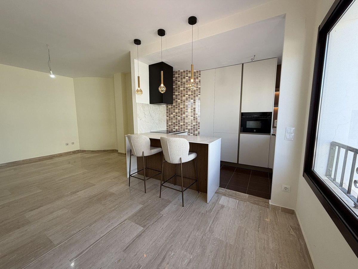 2 Bed Middle Floor Apartment in Estepona
