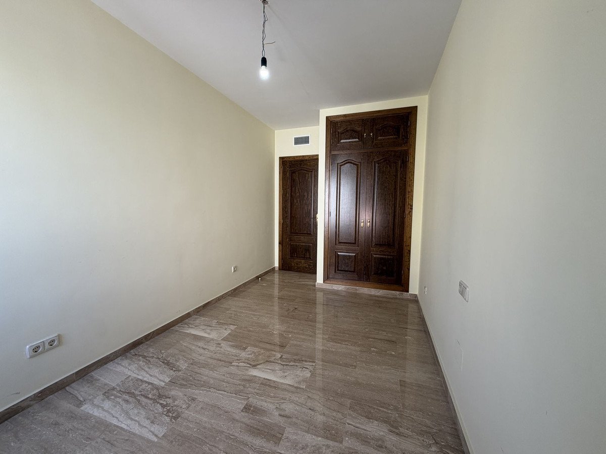 2 Bed Middle Floor Apartment in Estepona