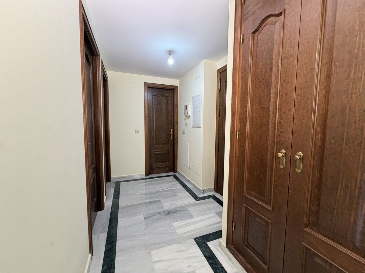 2 Bed Middle Floor Apartment in Estepona