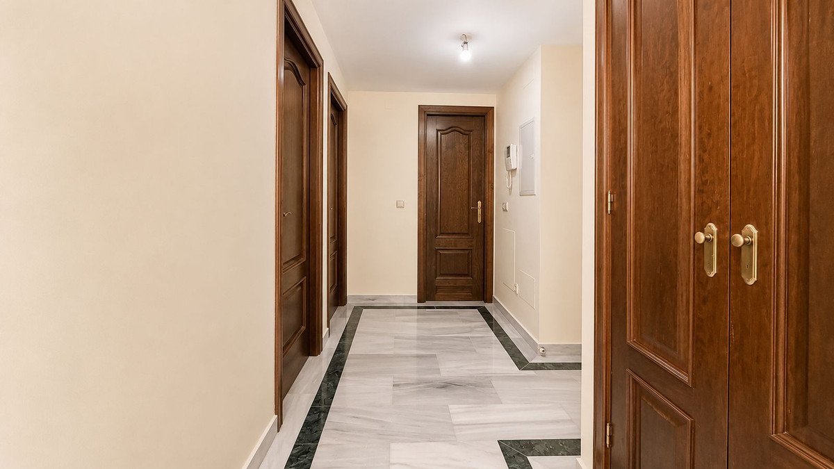 2 Bed Middle Floor Apartment in Estepona