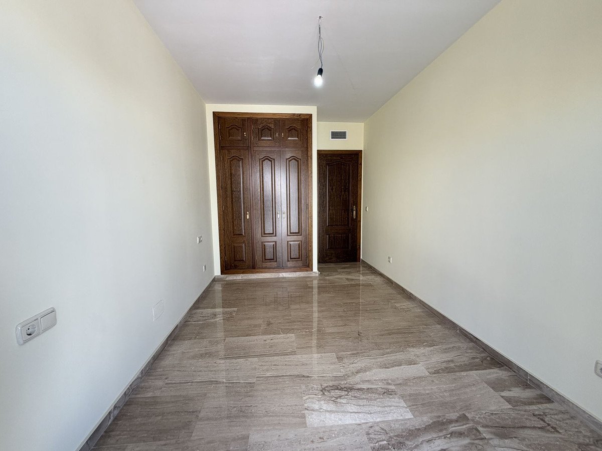2 Bed Middle Floor Apartment in Estepona