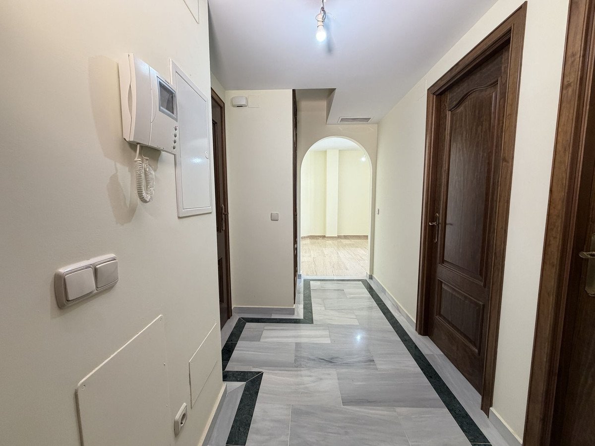 2 Bed Middle Floor Apartment in Estepona