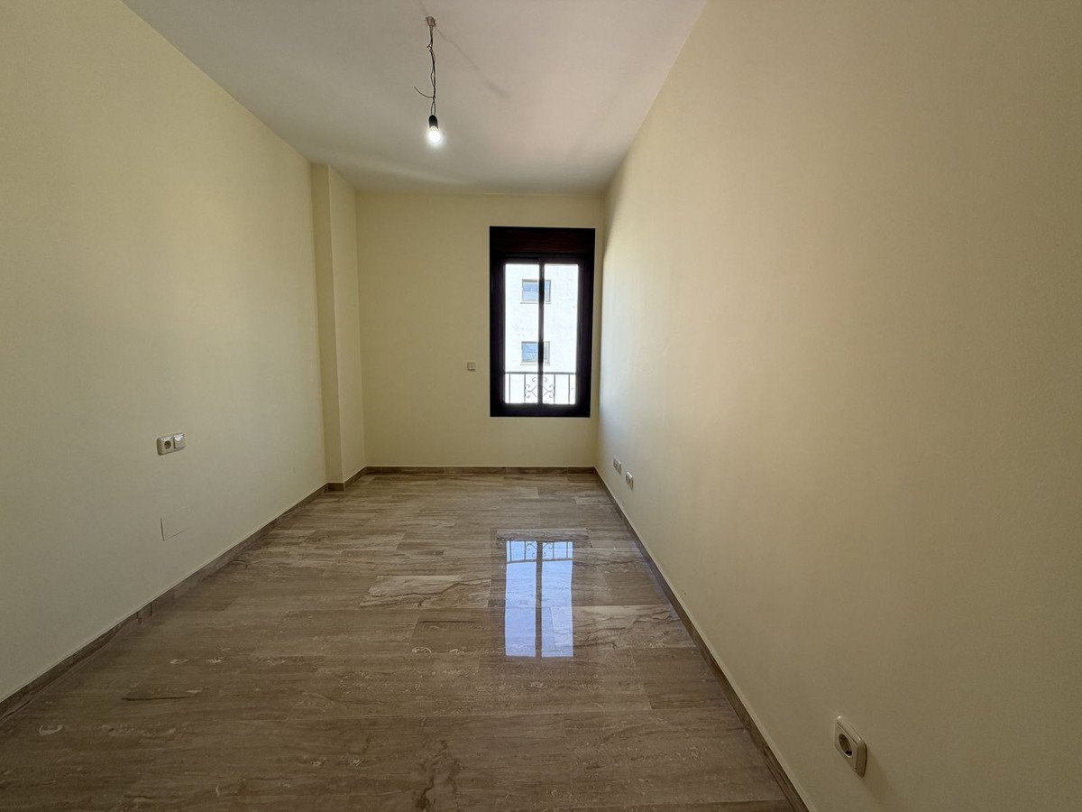 2 Bed Middle Floor Apartment in Estepona