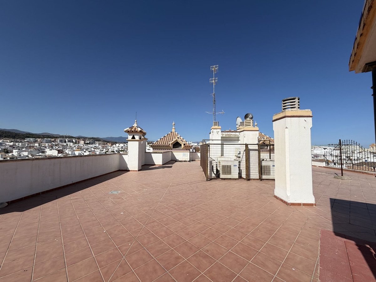 2 Bed Middle Floor Apartment in Estepona