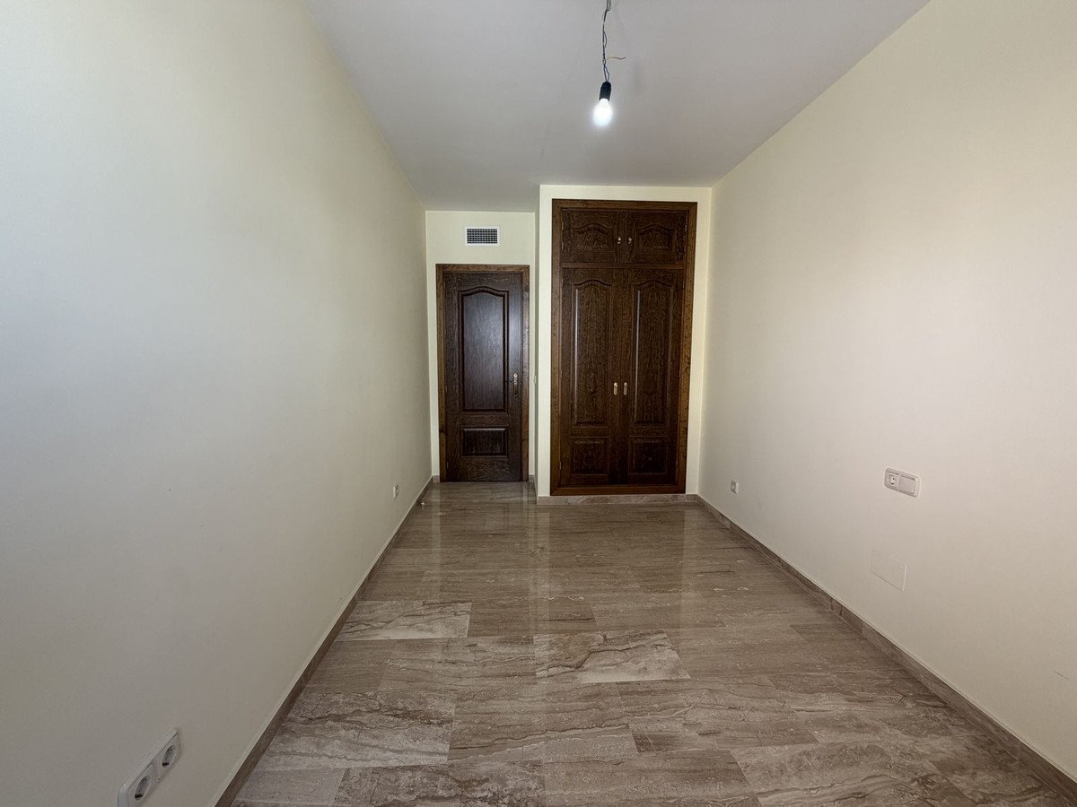 2 Bed Middle Floor Apartment in Estepona