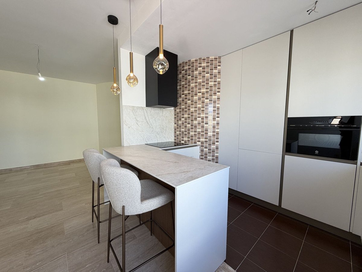 2 Bed Middle Floor Apartment in Estepona