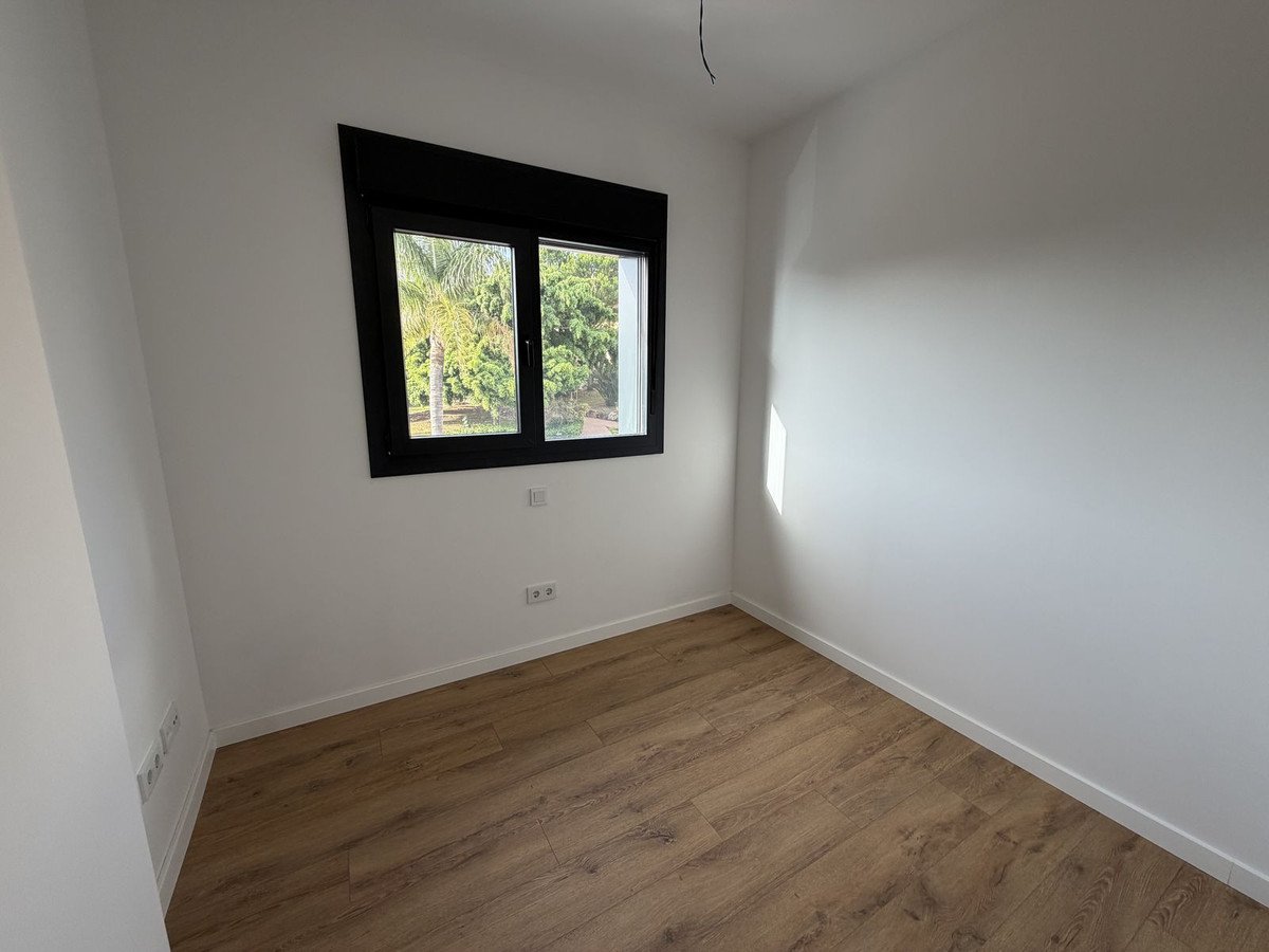 3 Bed Middle Floor Apartment in Estepona