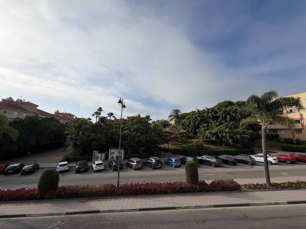 3 Bed Middle Floor Apartment in Estepona