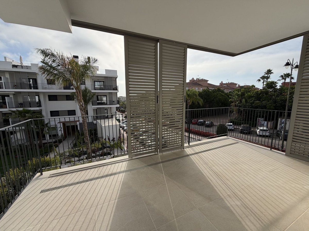 3 Bed Middle Floor Apartment in Estepona