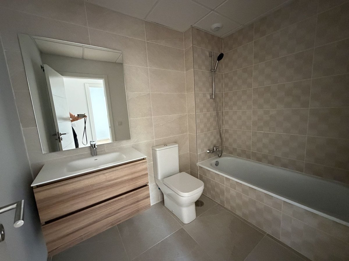 3 Bed Middle Floor Apartment in Estepona
