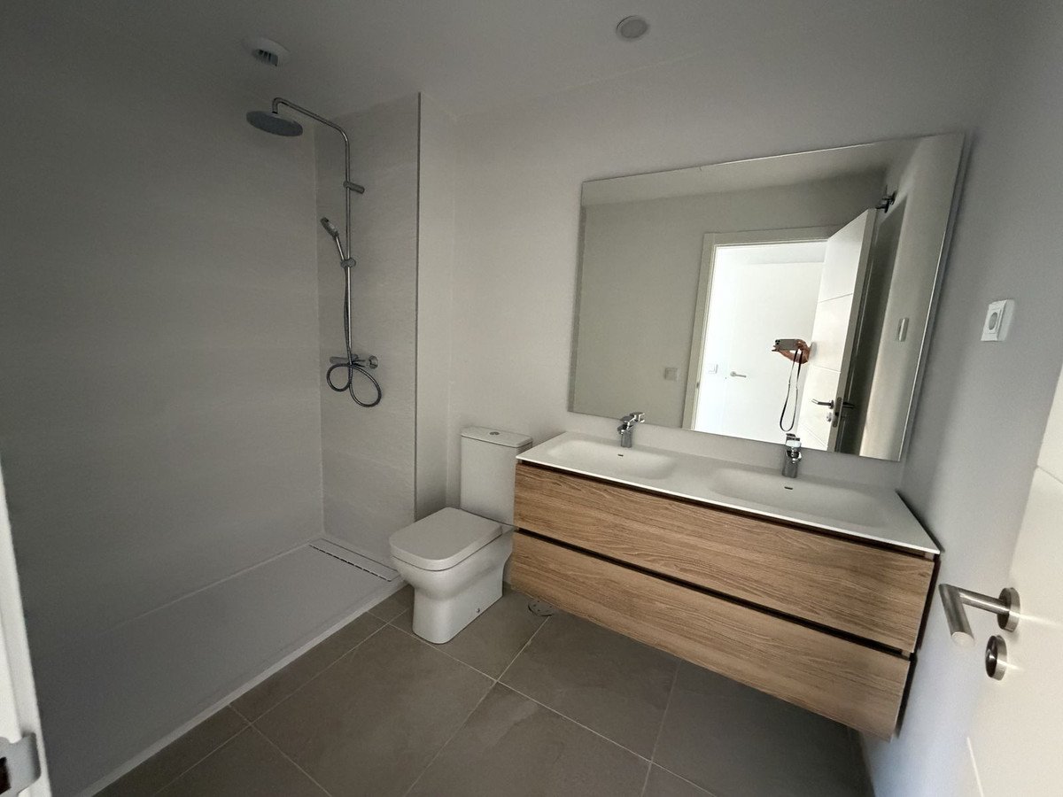 3 Bed Middle Floor Apartment in Estepona
