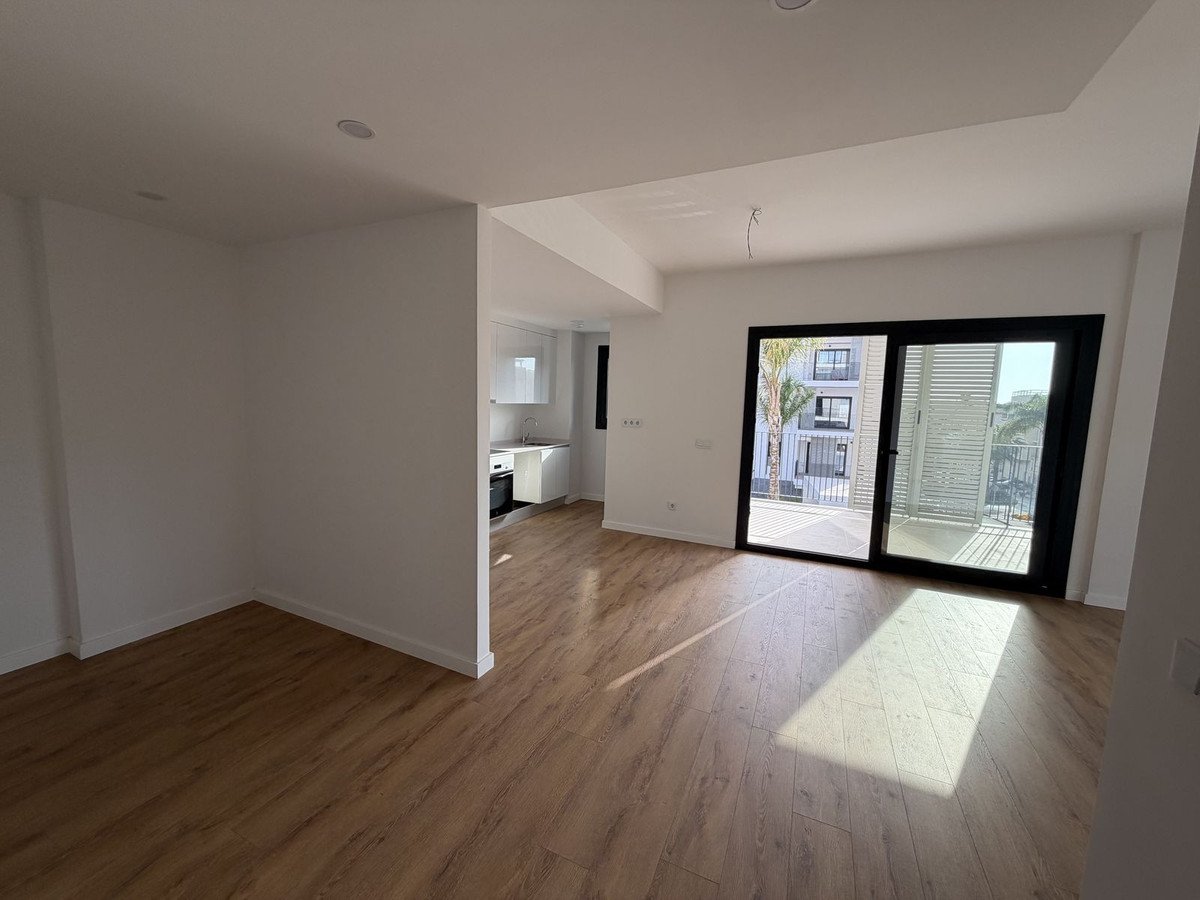 3 Bed Middle Floor Apartment in Estepona