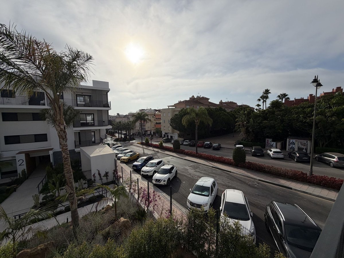 3 Bed Middle Floor Apartment in Estepona