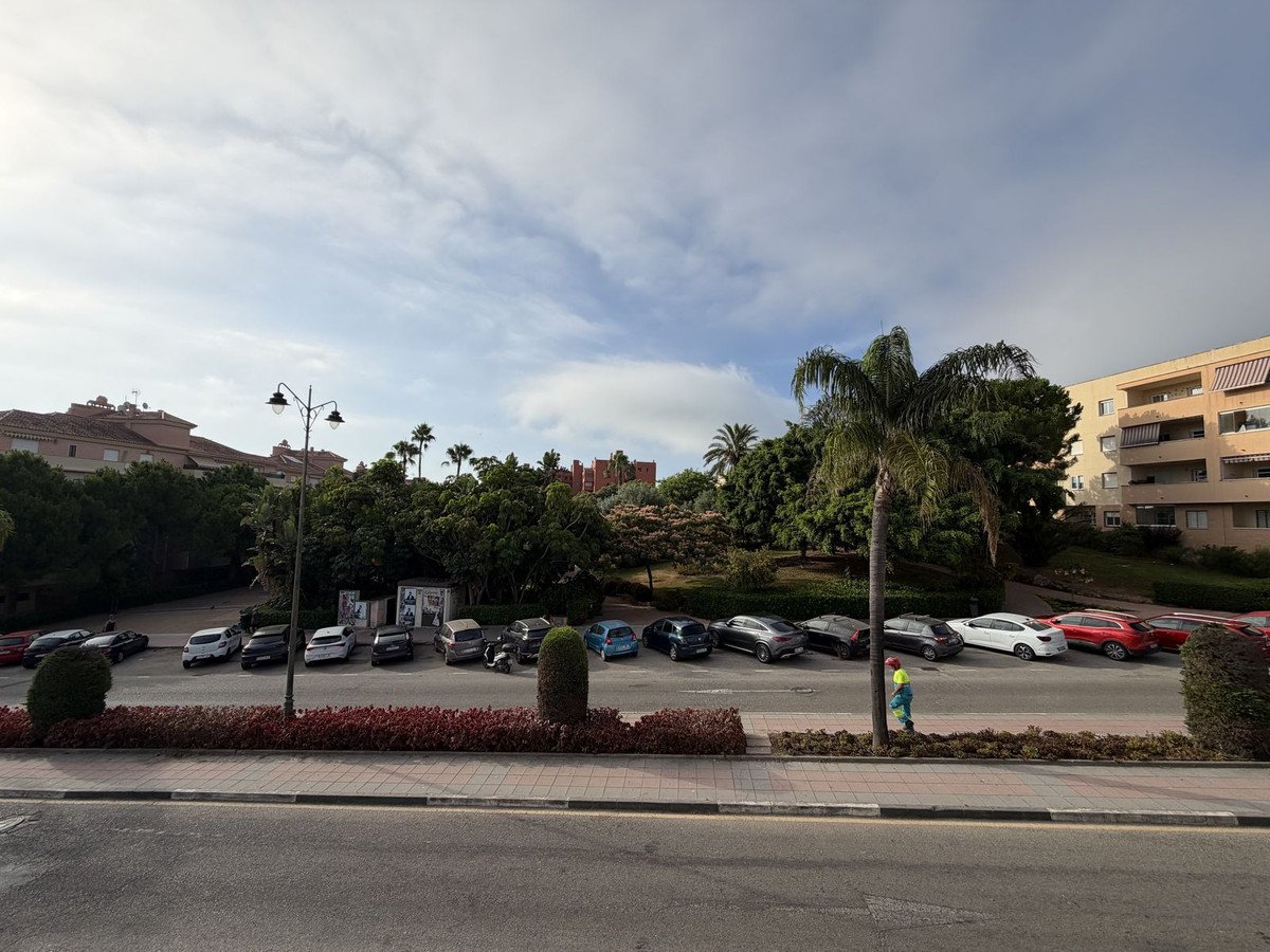 3 Bed Middle Floor Apartment in Estepona