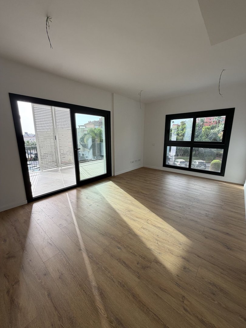 3 Bed Middle Floor Apartment in Estepona